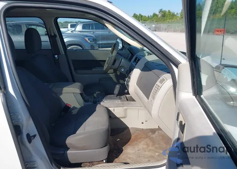 2010 Ford Escape Xlt z USA, uszkodzony, nr VIN 1FMCU0DG1AKA04732